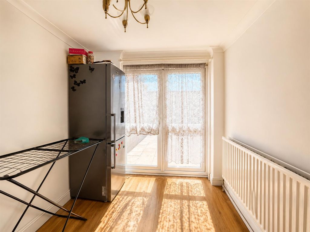 Property photo 3 of 9 3