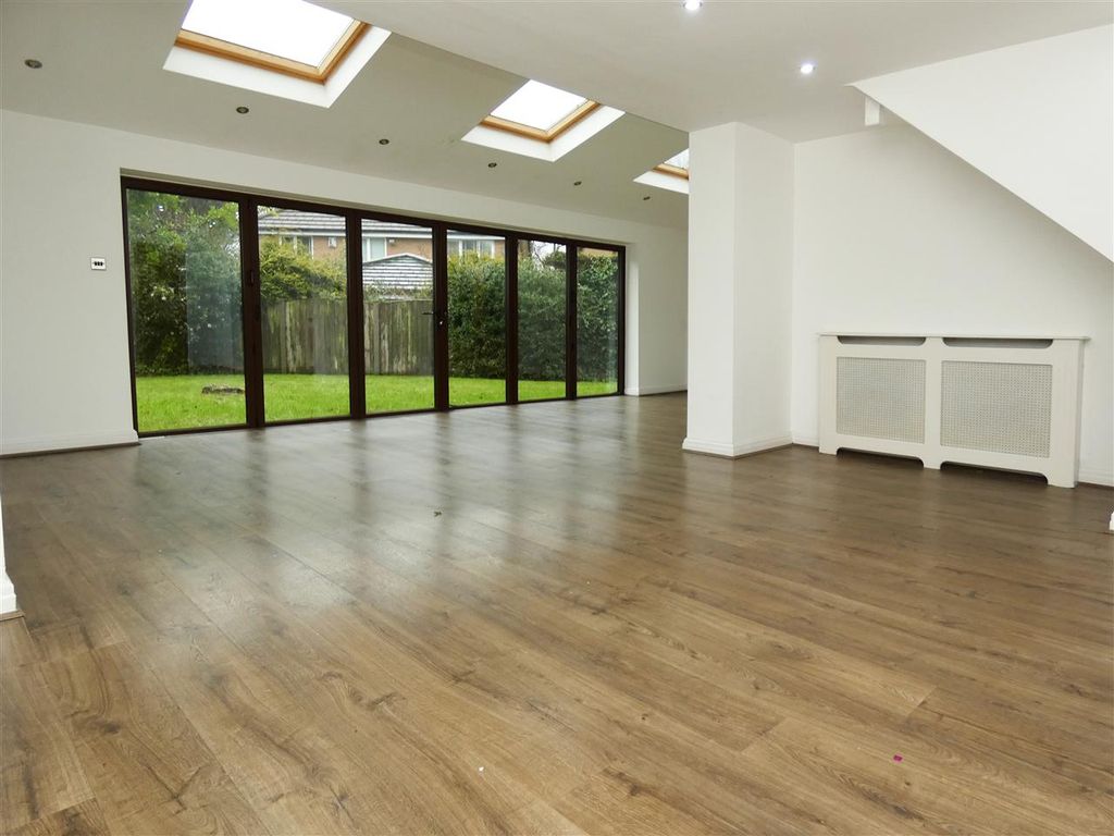 Property photo 2 of 28