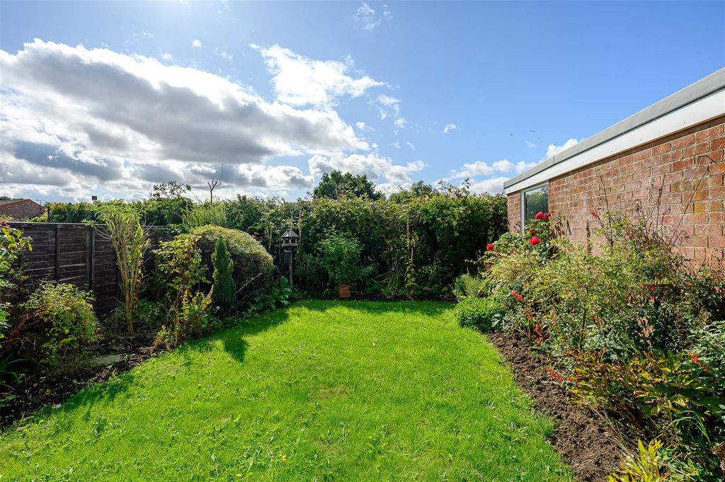 Property photo 2 of 15 Garden