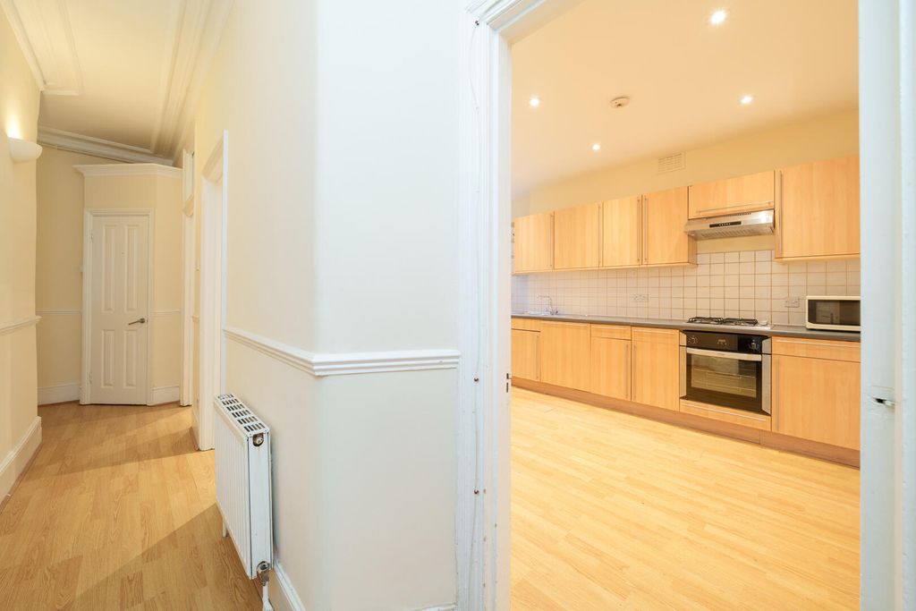 Property photo 3 of 5 Kitchen