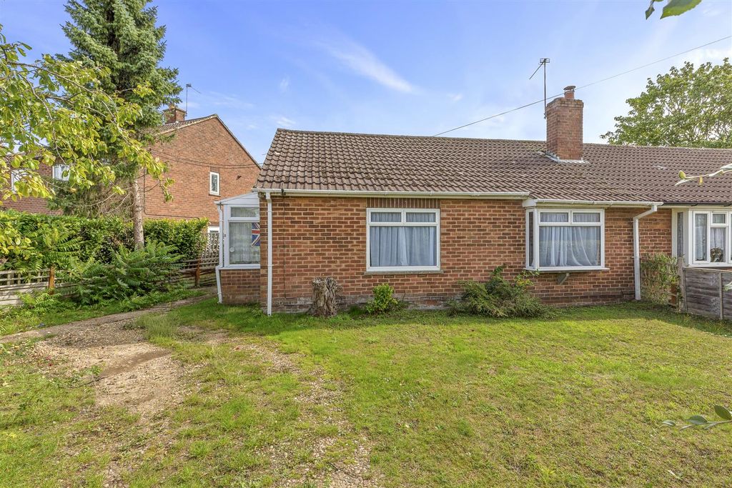 Property photo 3 of 13 2 Ridings Cottages, Earl Howe Rd, Hp15 6Qq-13.Jpg