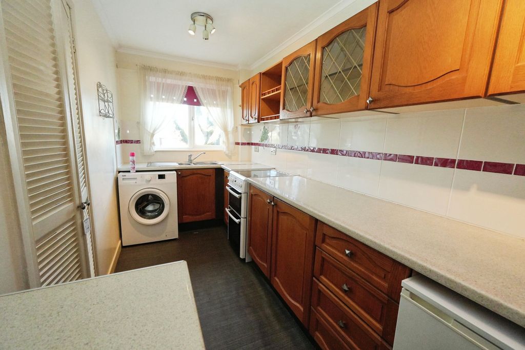 Property photo 2 of 10 Kitchen