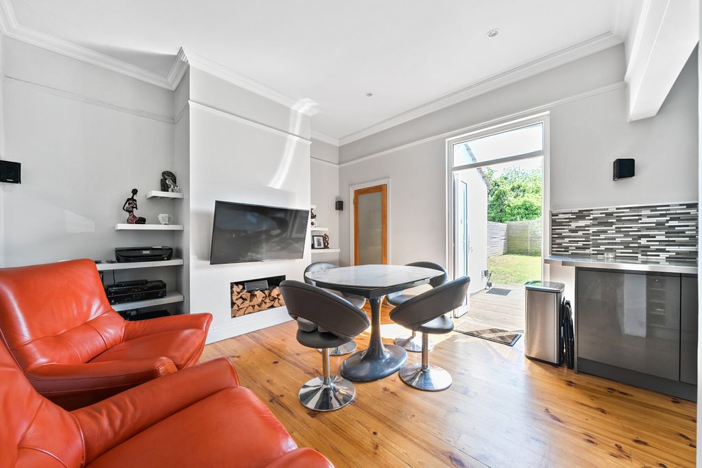 Property photo 3 of 15 Reception