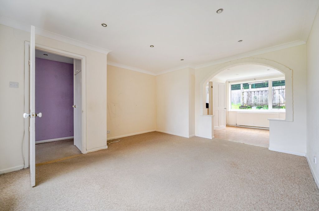 Property photo 3 of 12