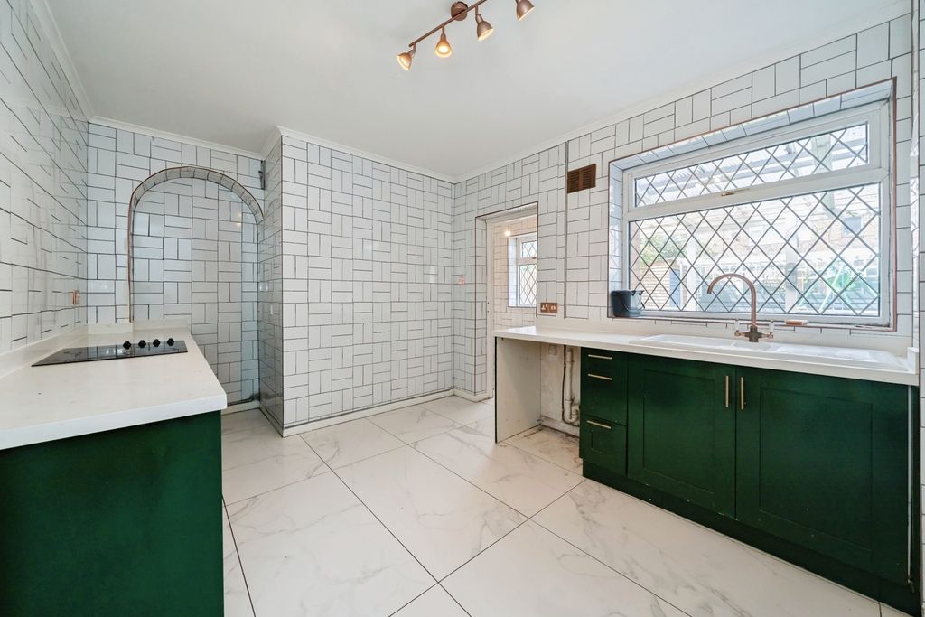 Property photo 2 of 17 Kitchen