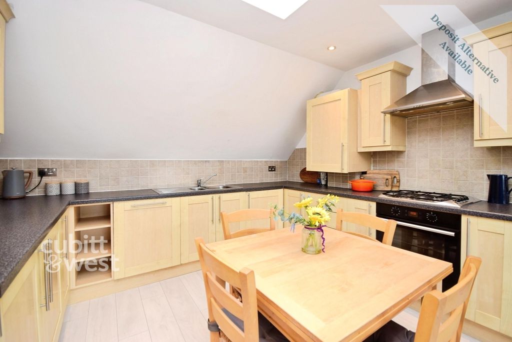 Property photo 2 of 14 Kitchen