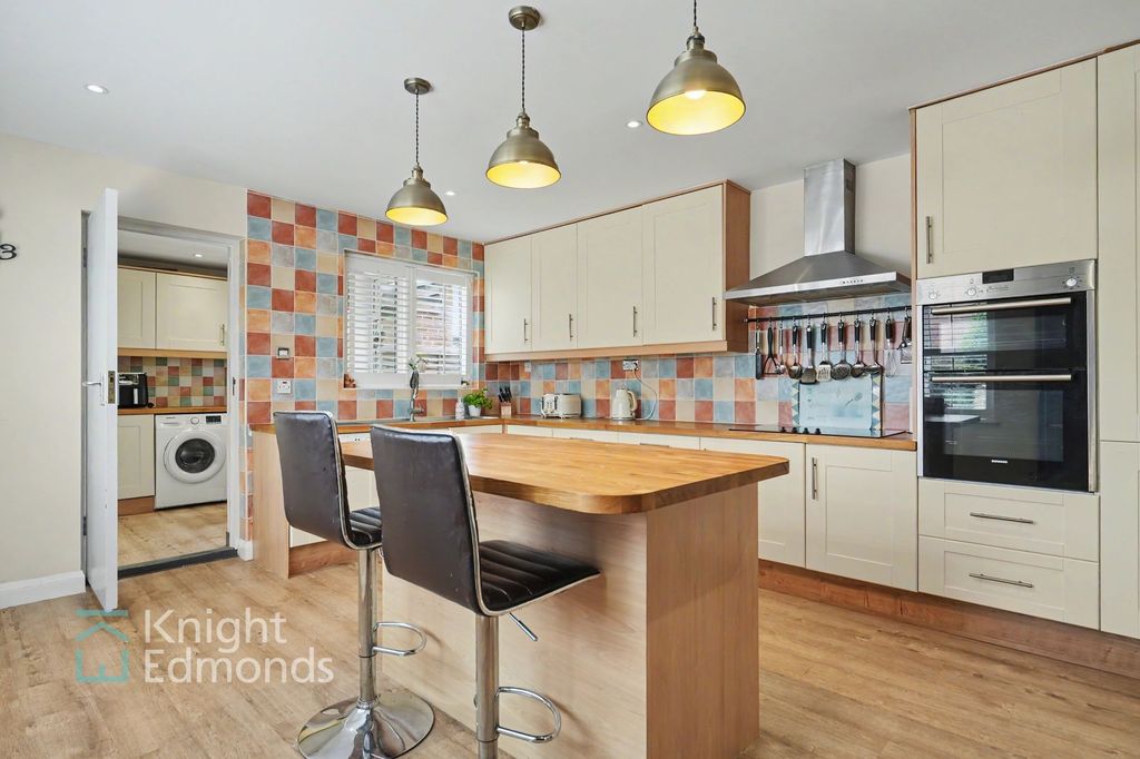 Property photo 2 of 46 Kitchen
