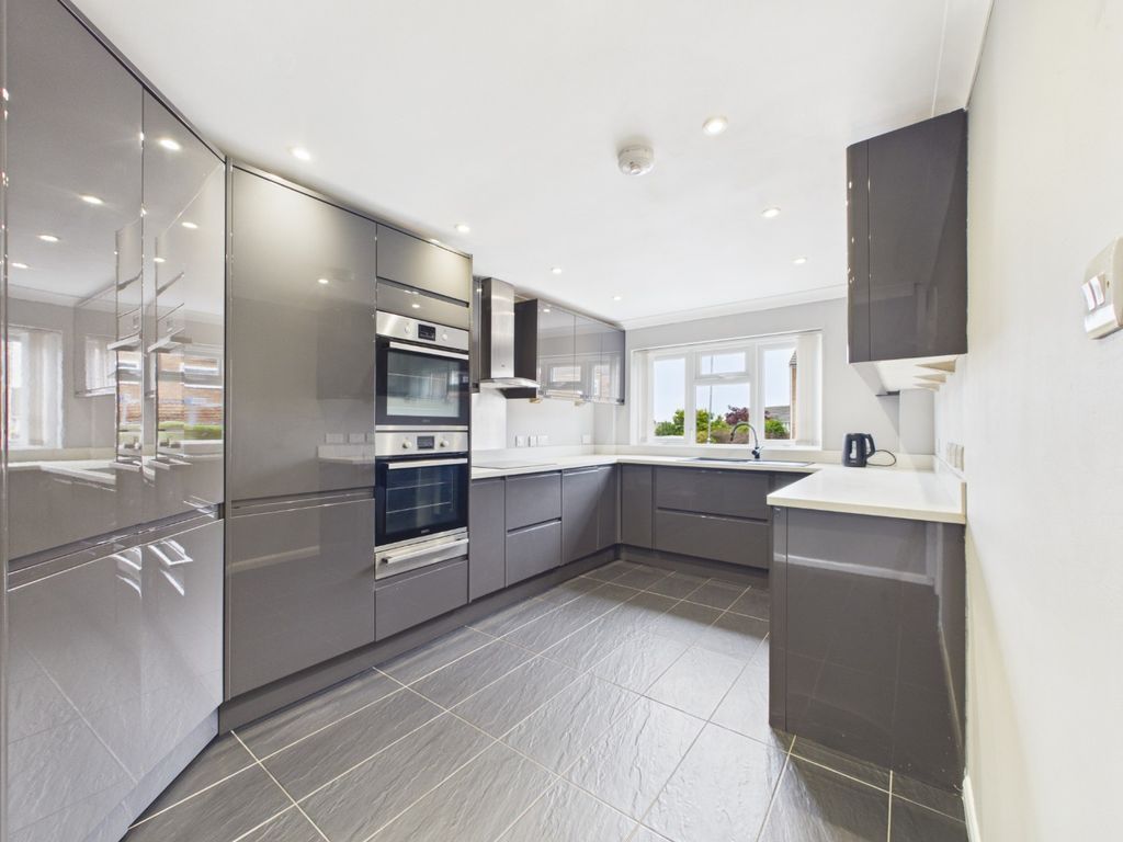Property photo 2 of 17 4937592