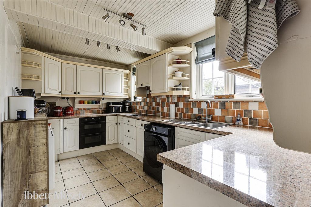 Property photo 1 of 10 6 Kitchen.Jpg