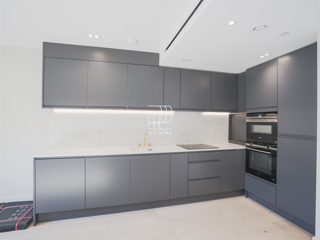 Property photo 3 of 13 Cn3201.8.Jpg