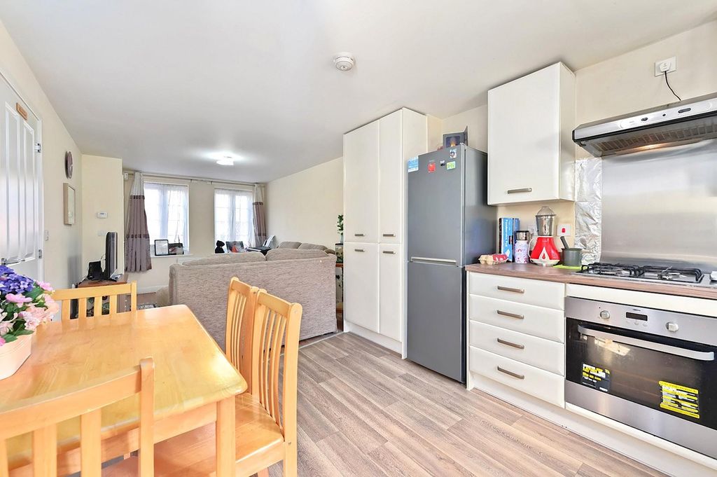 Property photo 3 of 15 Hutchins Way