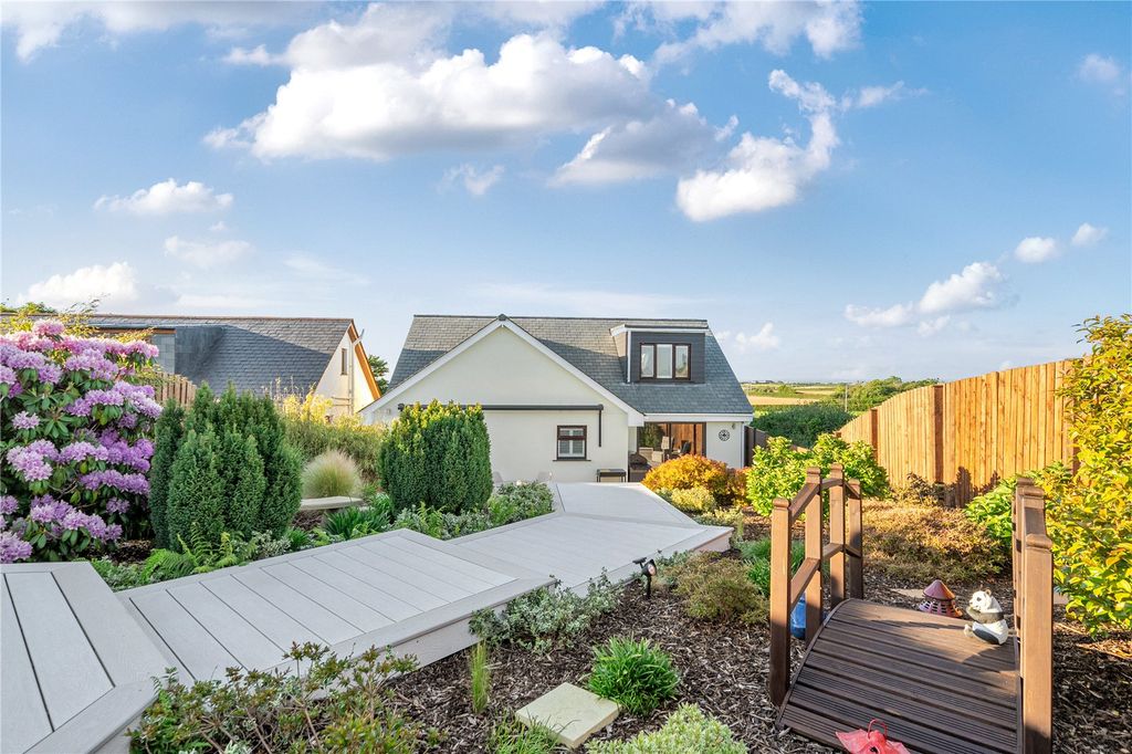 Property photo 3 of 14 Garden