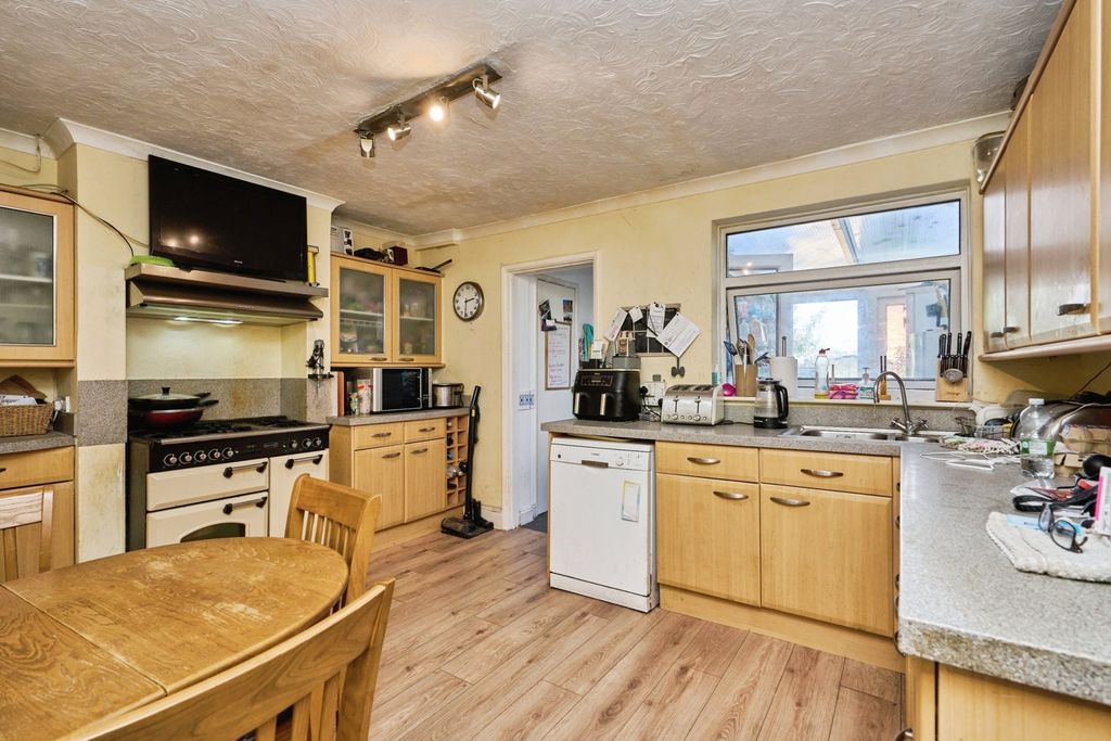 Property photo 2 of 16 Kitchen/Diner