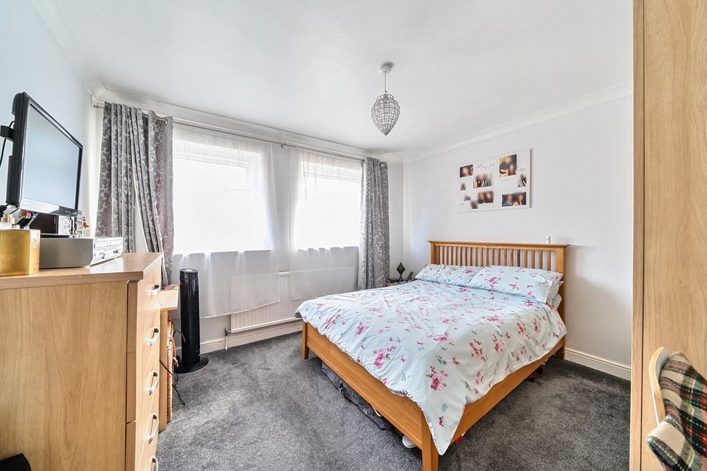 Property photo 3 of 19 1315405-17-685c2d...