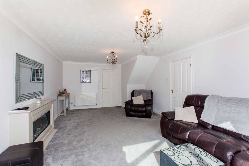 Property photo 3 of 37
