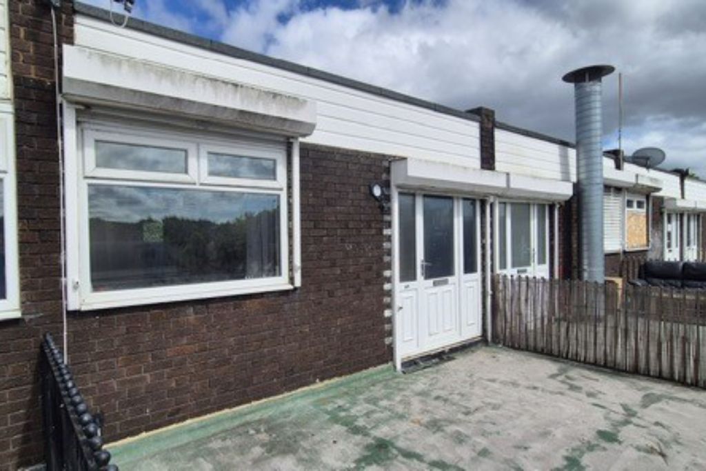 Property photo 2 of 5 69 Saltersgill Avenue, Middlesbrough, North Yorkshire Ts4 3Jt