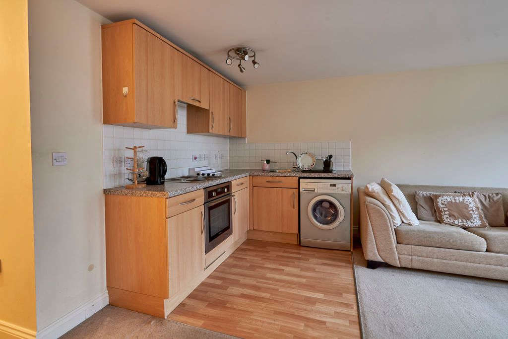 Property photo 3 of 7 Living Space