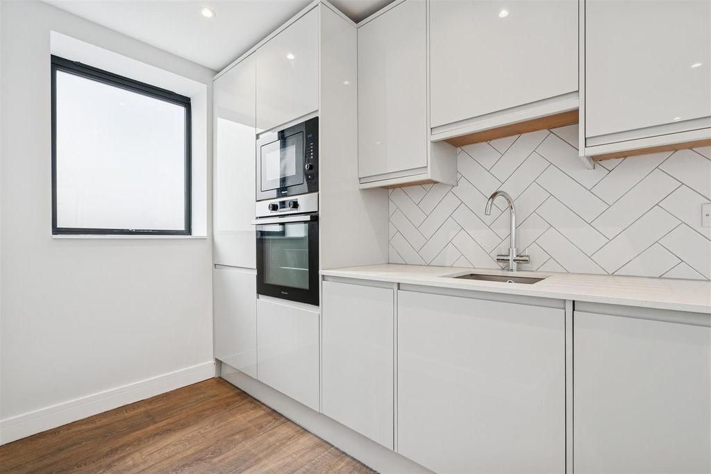Property photo 3 of 16 7A Christchurch Close Sw19 Kitchen 1.Jpg