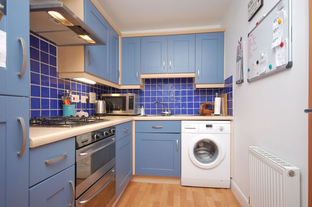 Property photo 3 of 9 Kitchen
