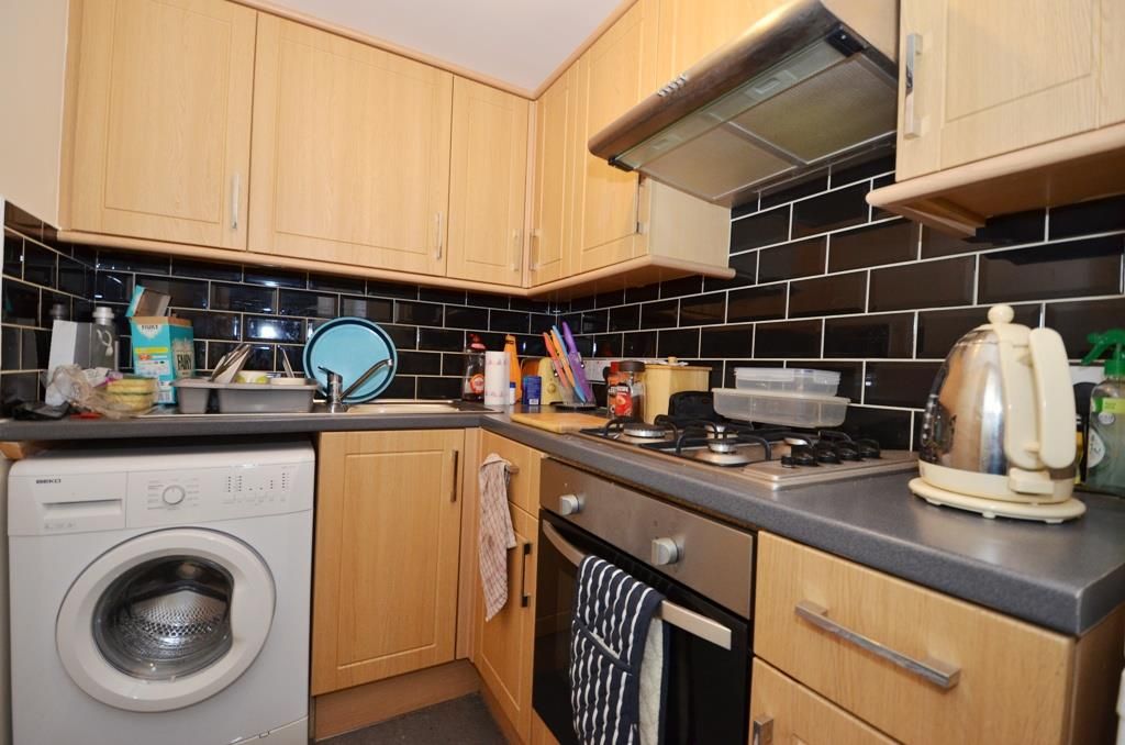 Property photo 3 of 6 Kitchen
