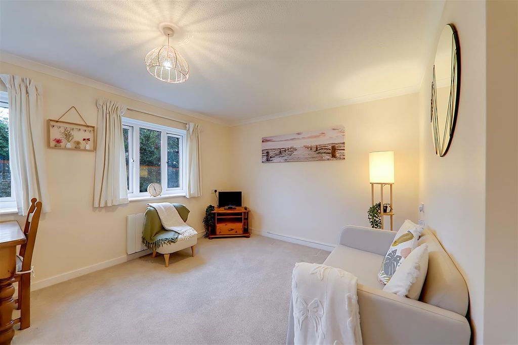 Property photo 3 of 20 Lounge/Dining Room