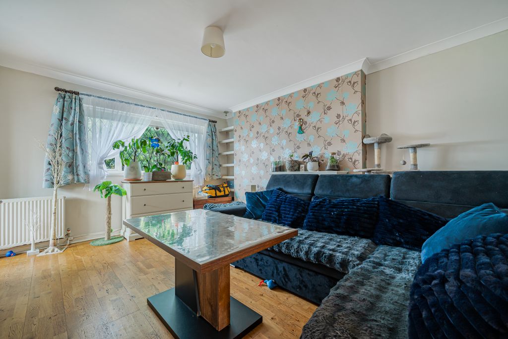 Property photo 2 of 19 Lounge