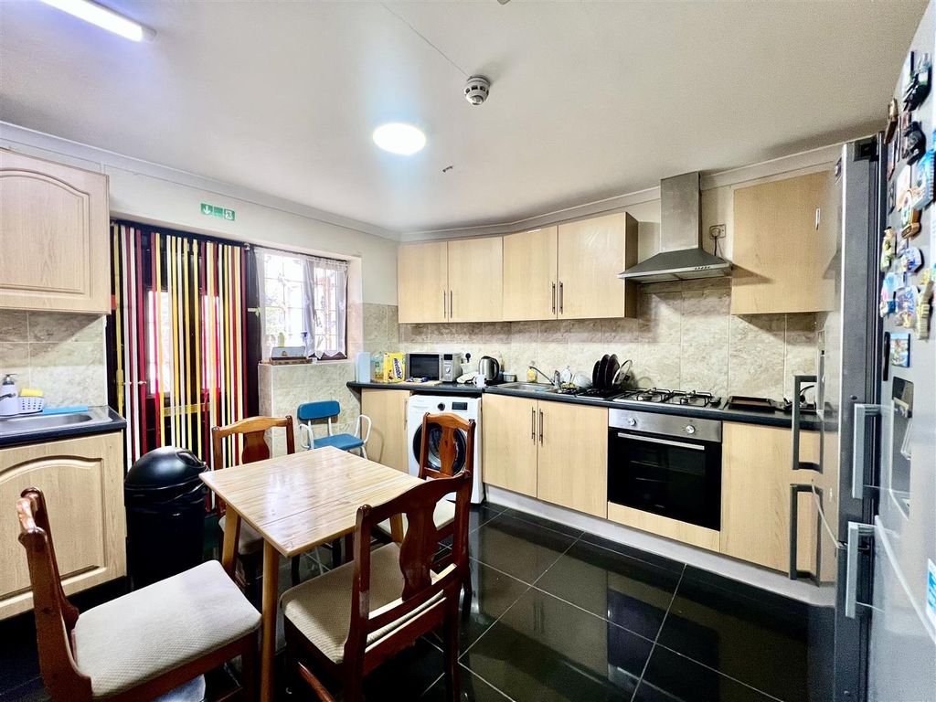 Property photo 2 of 16 Kitchen