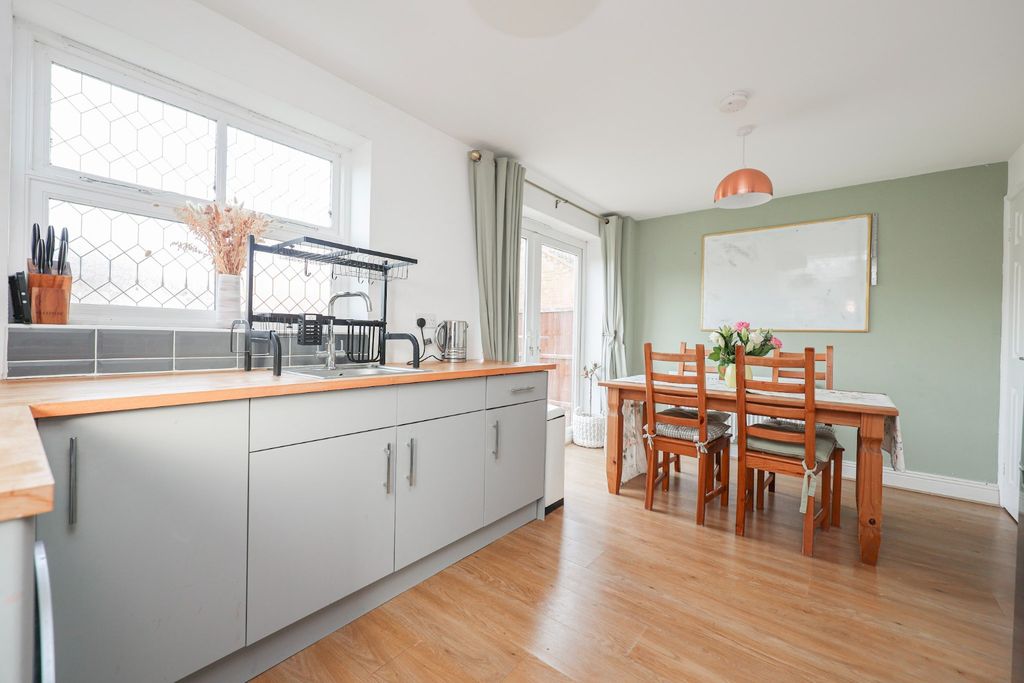 Property photo 2 of 14 4894523