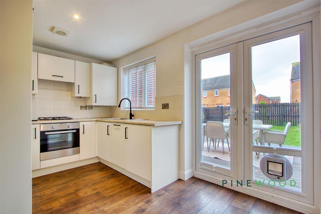 Property photo 3 of 19 Kitchen / Diner