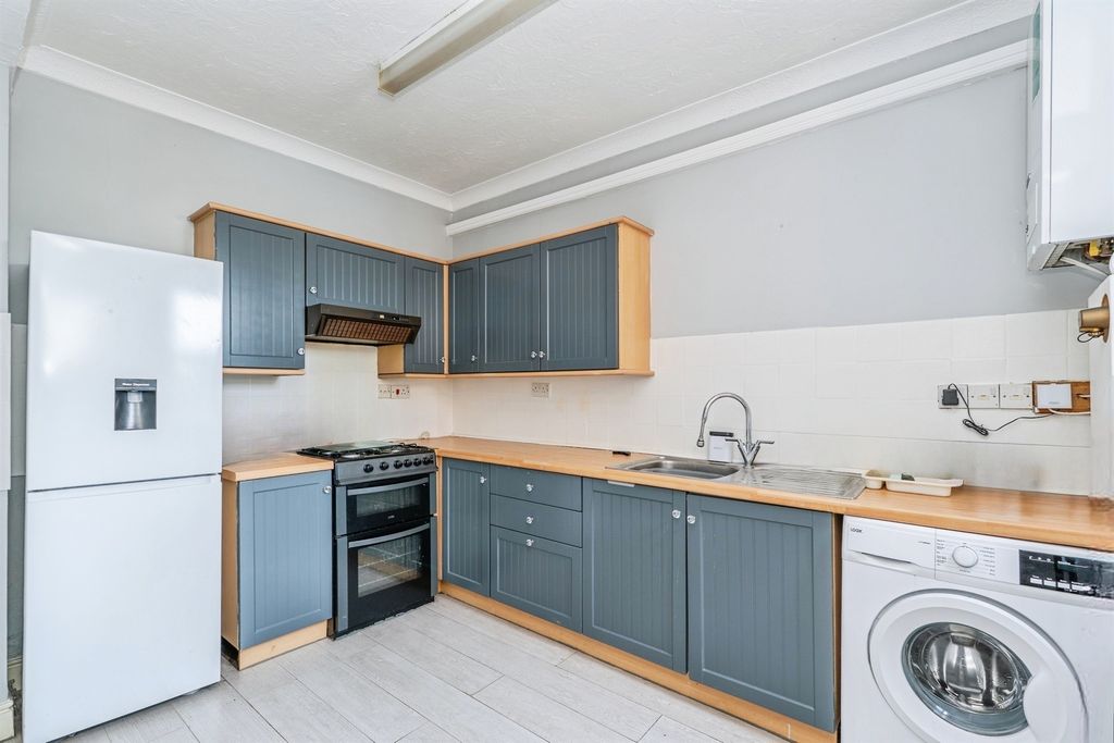 Property photo 2 of 12