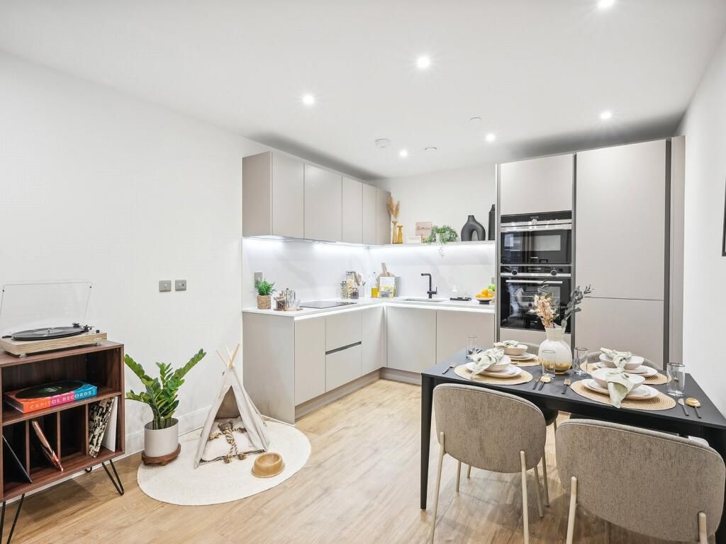 Property photo 1 of 4 1 Bed Flat To Rent Chelsham Rd, London Sw4