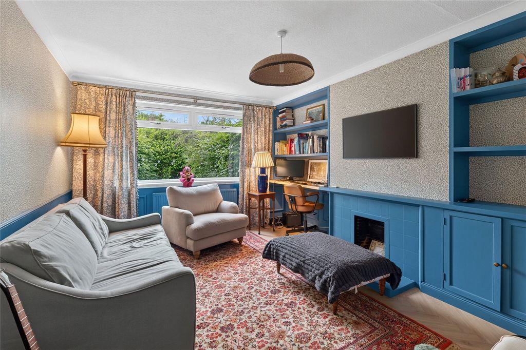 Property photo 2 of 26 Orchard Brae Gardens