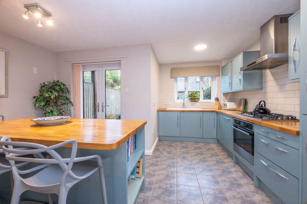 Property photo 2 of 24
