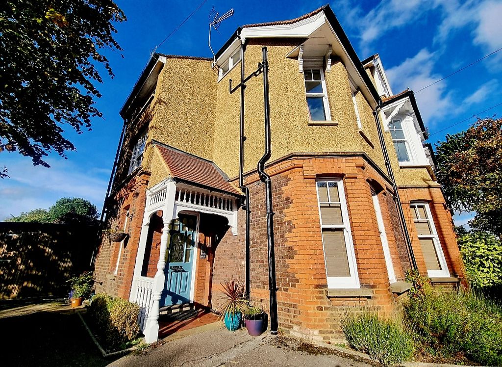 Property photo 1 of 11 Front