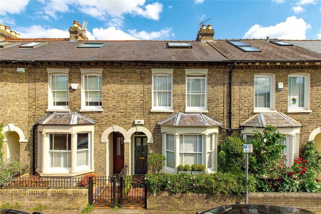 Property photo 1 of 12 Mawson Road