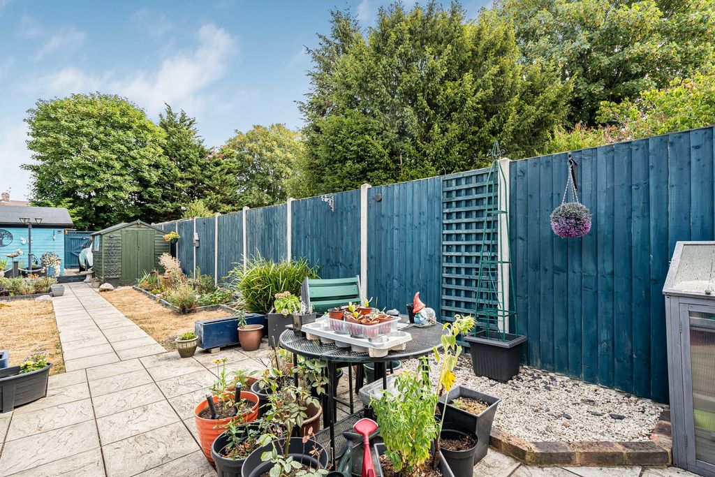 Property photo 2 of 21 Garden