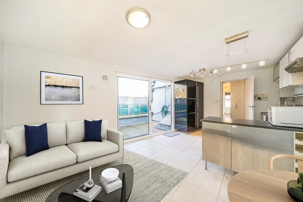 Property photo 2 of 7