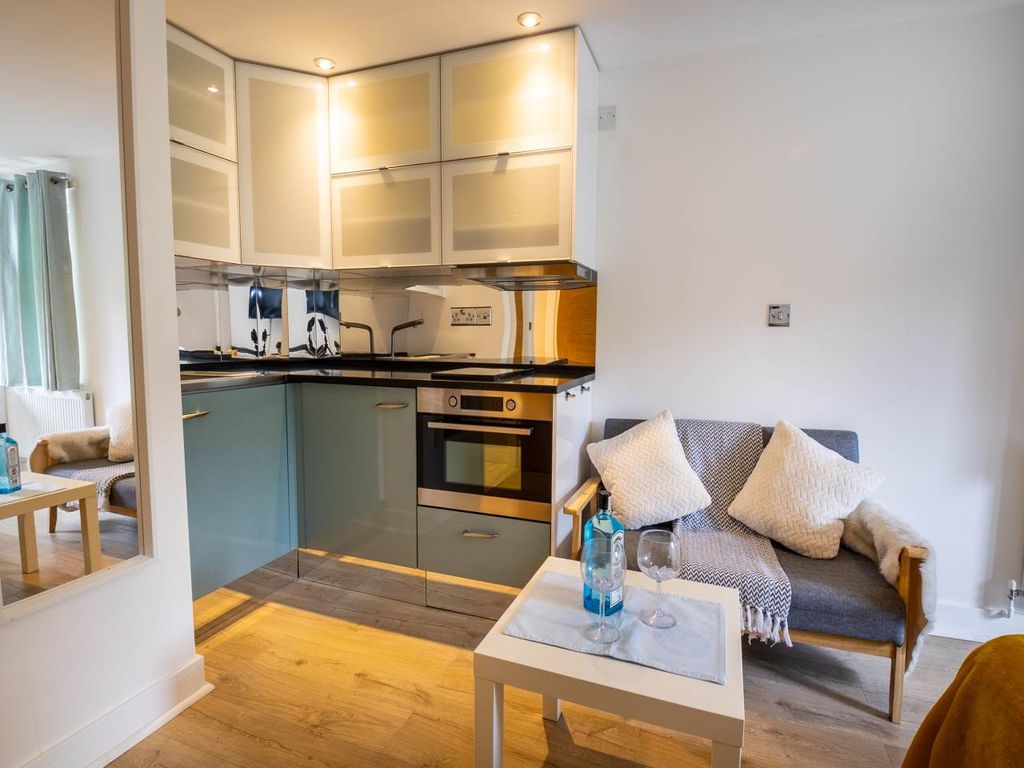 Property photo 2 of 8 Apt_3_1_Giles_Lane_Studio_Apt (8 Of 11)