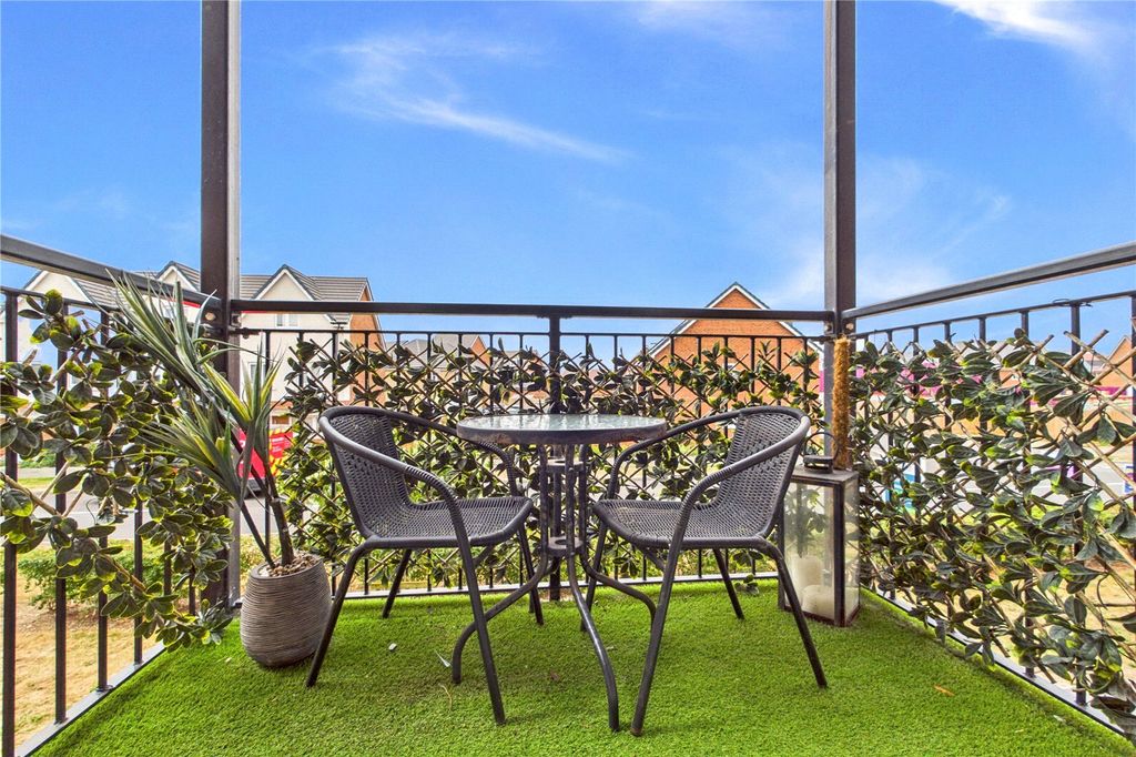 Property photo 3 of 10 Balcony