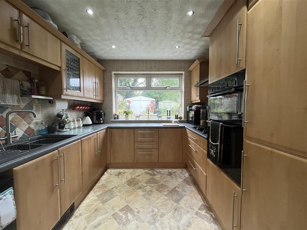 Property photo 2 of 24 Kitchen