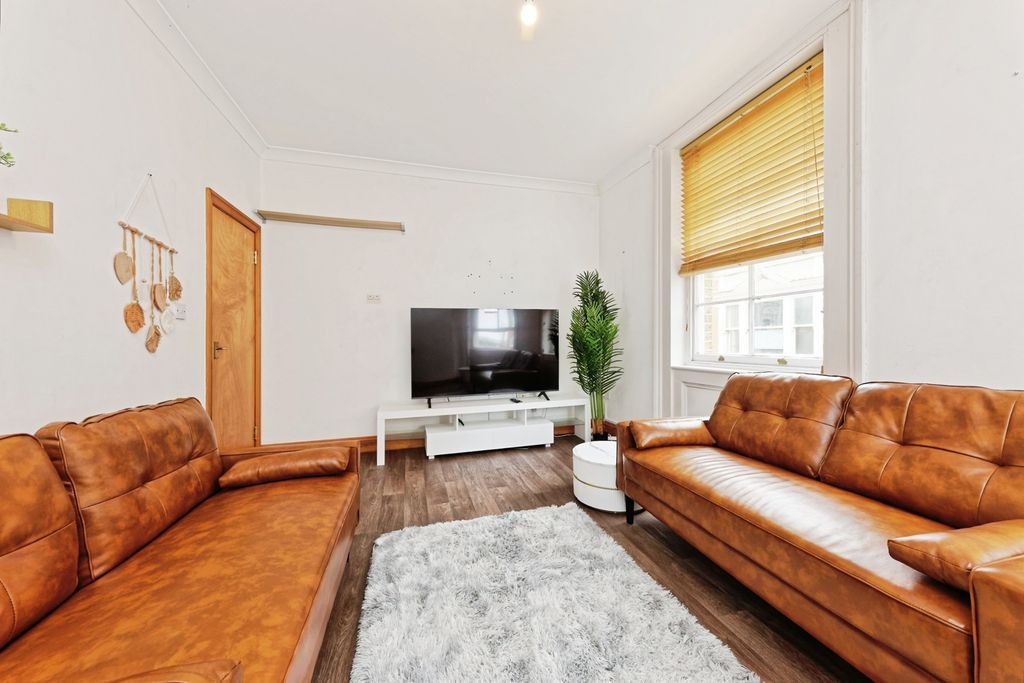 Property photo 3 of 19 Pbox-Img.Jpg