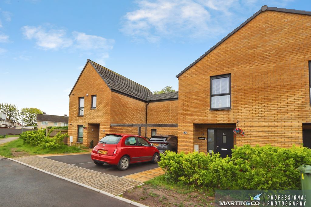 Property photo 2 of 21