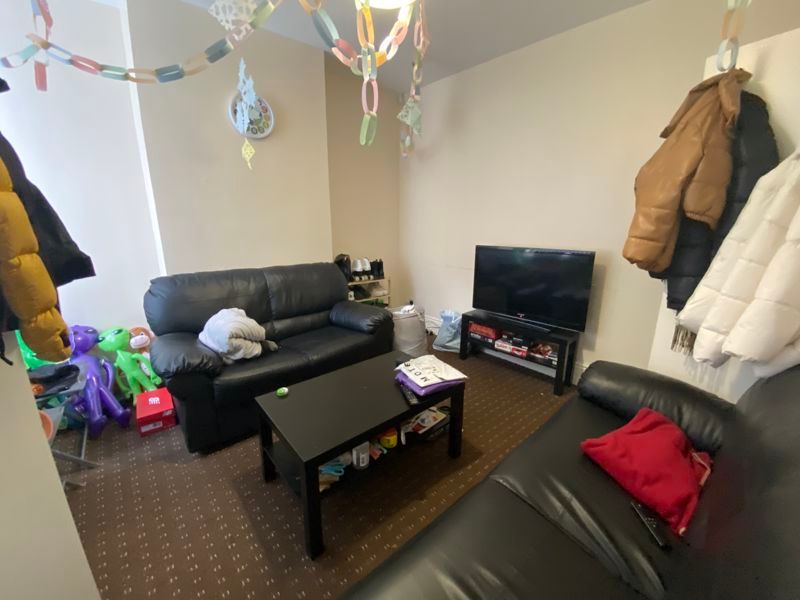 Property photo 1 of 7 Photo 7