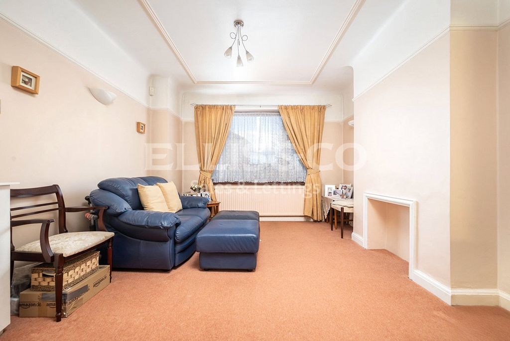Property photo 3 of 18 Picture No. 04