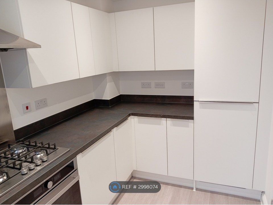 Property photo 3 of 21 Kitchen