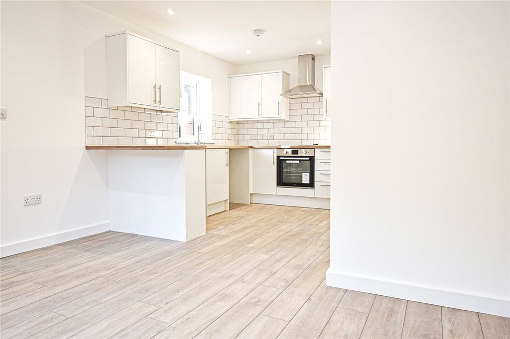 Property photo 3 of 8 Picture No. 14