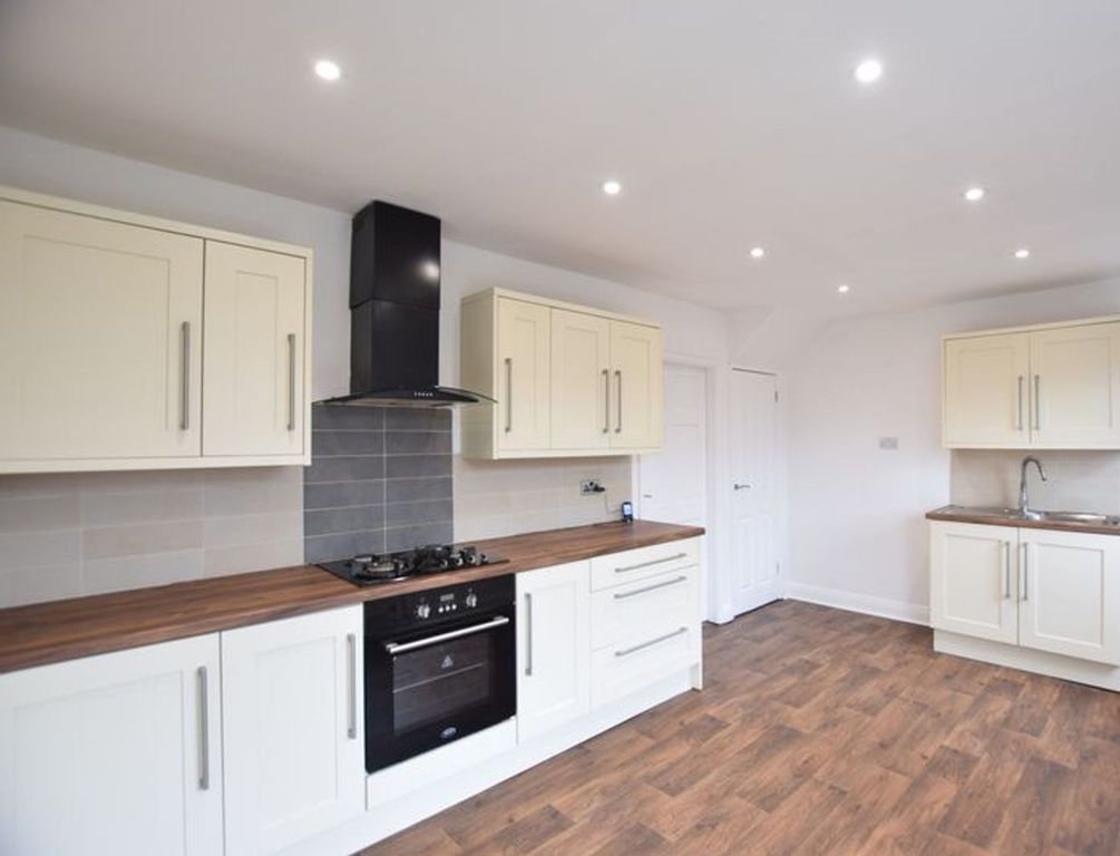 Property photo 1 of 8 Kitchen