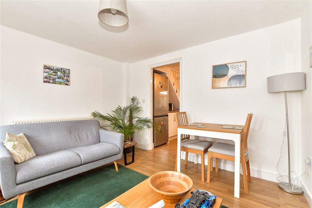 Property photo 1 of 10 Lounge