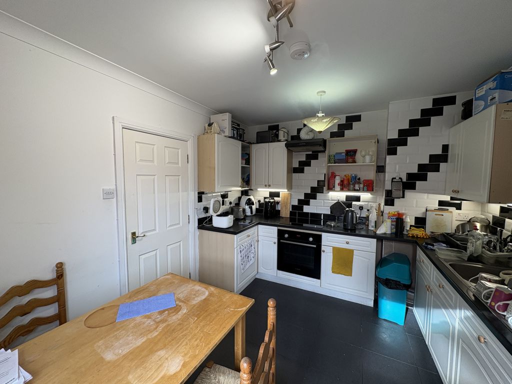 Property photo 2 of 8 Kitchen