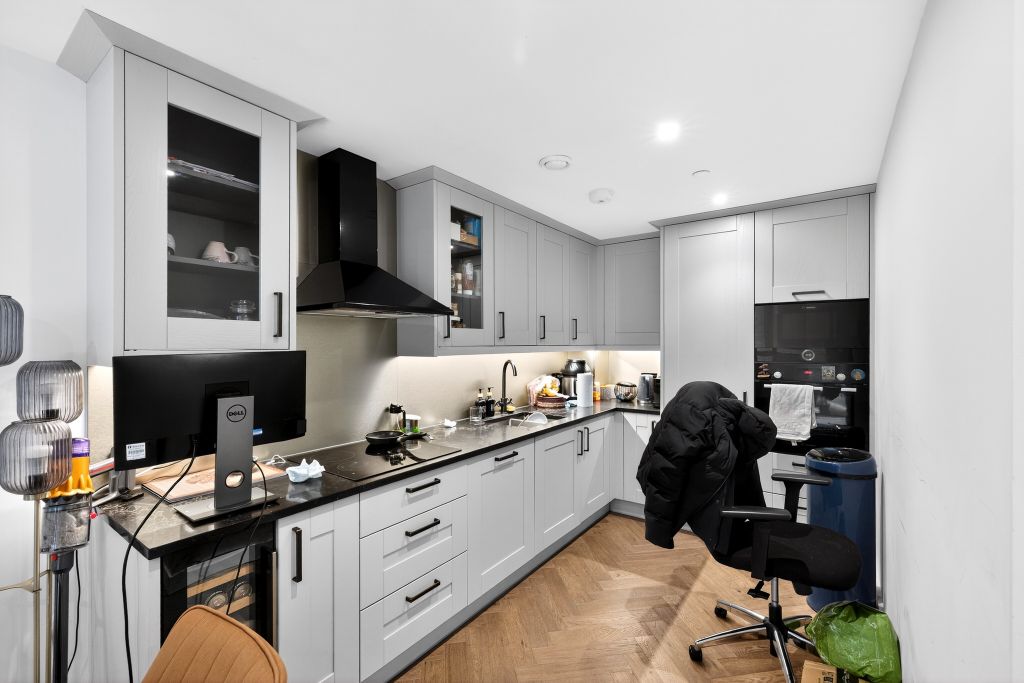 Property photo 3 of 26 Kitchen